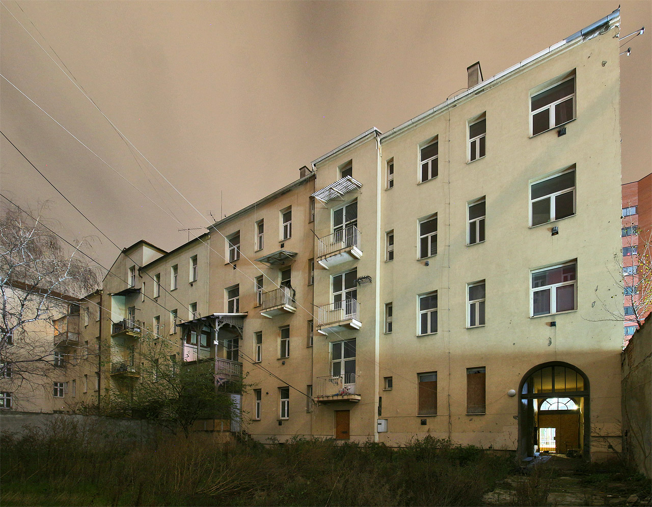 Za nocí jasných, jaké Brno zná, bylo prý nad vodami mlýnského náhonu lze vidět i rusalky. Dnes tu však potkáte přinejlepším bezdomovce. Za nocí jasných, jaké Brno zná, bylo prý nad vodami mlýnského náhonu lze vidět i rusalky. Dnes tu však potkáte přinejlepším bezdomovce.