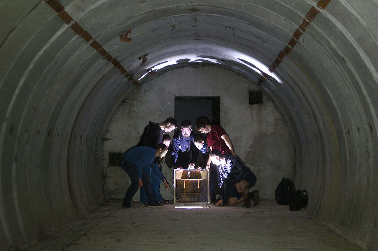 A tady to je. Sedm statečných průzkumníků z Druhého Brna a skutečné světlo na konci tunelu! A tady to je. Sedm statečných průzkumníků z Druhého Brna a skutečné světlo na konci tunelu!