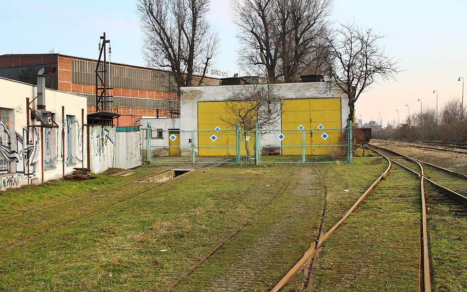 V remíze by měla podle známých údajů prodlévat mj. lokomotiva zvaná rosnička čísla 710 671-9. V remíze by měla podle známých údajů prodlévat mj. lokomotiva zvaná rosnička čísla 710 671-9.