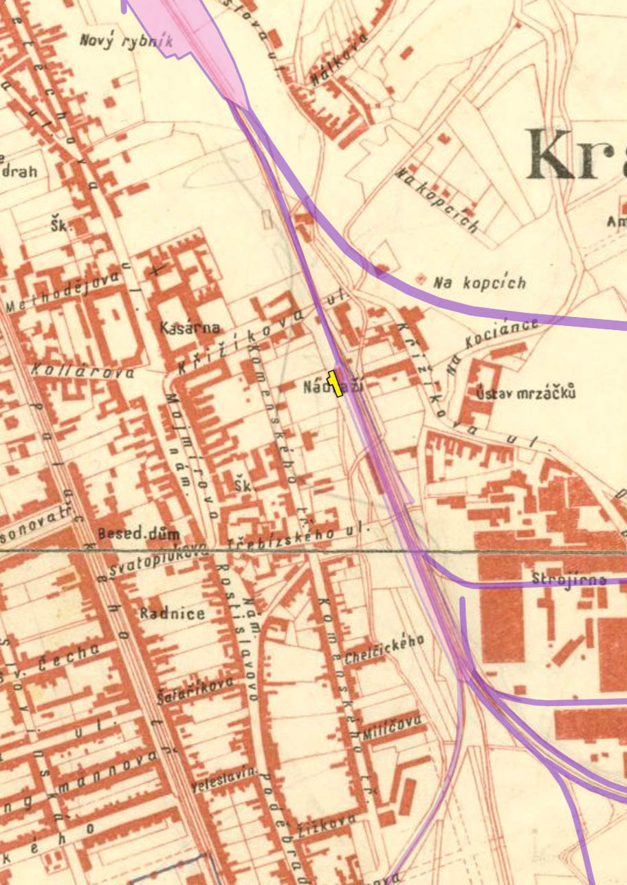 Na mapě velkého Brna z roku 1936 je žlutou barvou zvýrazněna původní výpravní budova. Dobře lze také vypozorovat, jak se mezitím za 29 let rozrostla Královopolská strojírna včetně sítě nových vlečkových kolejí; vlečka do Montursdepa zůstává v provozu. Přestože v roce 1936 se už nad starým nádražím začaly stahovat mraky, nová dráha pod Kociánkou byla teprve ve fázi projektu a stanice měla před sebou ještě 26 let provozu. Na mapě velkého Brna z roku 1936 je žlutou barvou zvýrazněna původní výpravní budova. Dobře lze také vypozorovat, jak se mezitím za 29 let rozrostla Královopolská strojírna včetně sítě nových vlečkových kolejí; vlečka do Montursdepa zůstává v provozu. Přestože v roce 1936 se už nad starým nádražím začaly stahovat mraky, nová dráha pod Kociánkou byla teprve ve fázi projektu a stanice měla před sebou ještě 26 let provozu.