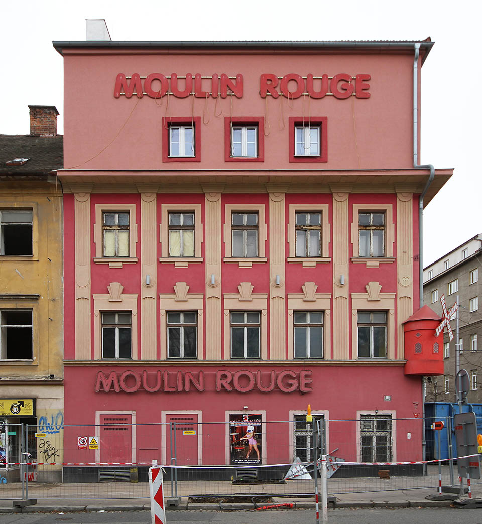 Dům na Kounicově 27, původně Giskra Strasse 37 patřil k honosnějším z obou staveb, jejichž spojením vznikl erotický klub. Dům na Kounicově 27, původně Giskra Strasse 37 patřil k honosnějším z obou staveb, jejichž spojením vznikl erotický klub.