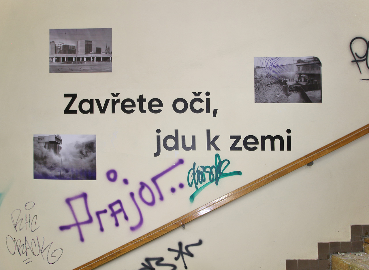 „Zavřete oči, jdu k zemi“. Naneštěstí nad demolicí Prioru a potížemi s pěší dopravou nebudou moci zavřít oči obyvatelé a cestující ještě pěkných pár let. „Zavřete oči, jdu k zemi“. Naneštěstí nad demolicí Prioru a potížemi s pěší dopravou nebudou moci zavřít oči obyvatelé a cestující ještě pěkných pár let.