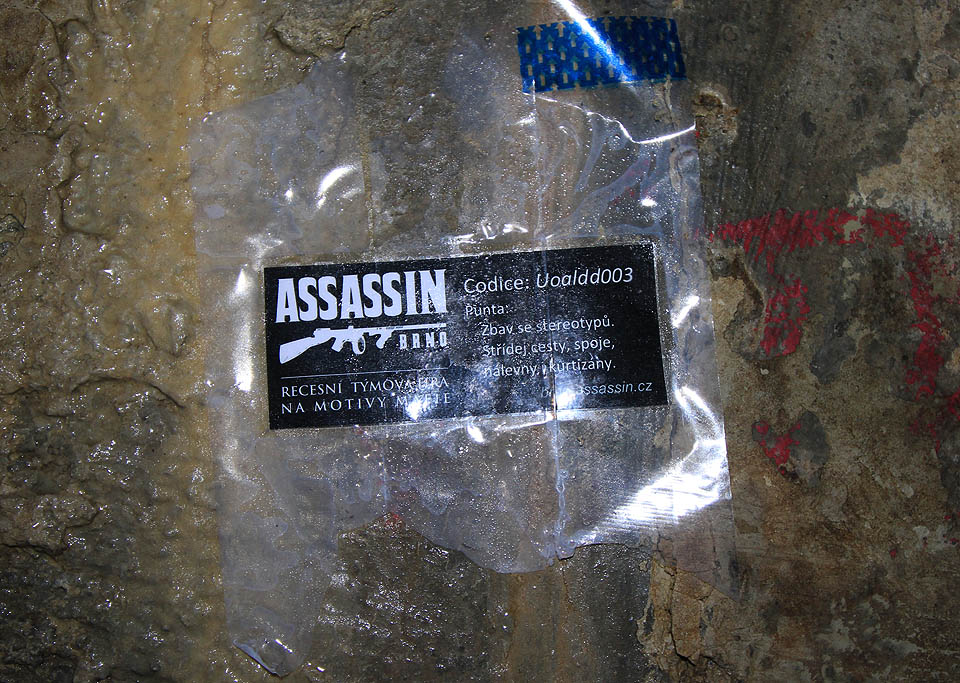 Zatímco na povrchu není nic znát, příprava na další vražedné soupeření brněnských mafiánských rodin sdružených pod hlavičkou Assassinu a vedených Instruktory Brno, je v podzemí již v plném proudu (text a kód na fotce byl změněn). Zatímco na povrchu není nic znát, příprava na další vražedné soupeření brněnských mafiánských rodin sdružených pod hlavičkou Assassinu a vedených Instruktory Brno, je v podzemí již v plném proudu (text a kód na fotce byl změněn).
