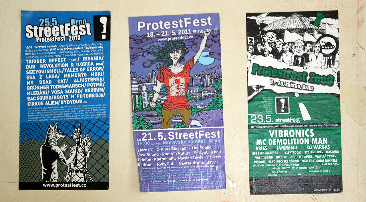 O posledních obyvatelích domu se dozvídáme útržky nejen podle výmalby stěn, ale také nálepek na nich. Protestfest byl zvláštní událostí, která zazářila na počátku 21. století v brněnských ulicích světlem snad až příliš jasným, takže spálilo samo sebe. O posledních obyvatelích domu se dozvídáme útržky nejen podle výmalby stěn, ale také nálepek na nich. Protestfest byl zvláštní událostí, která zazářila na počátku 21. století v brněnských ulicích světlem snad až příliš jasným, takže spálilo samo sebe.