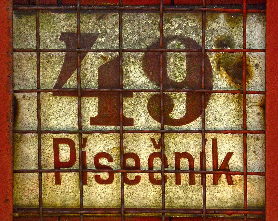 Moderní cedulka s orientačním číslem. Moderní cedulka s orientačním číslem.