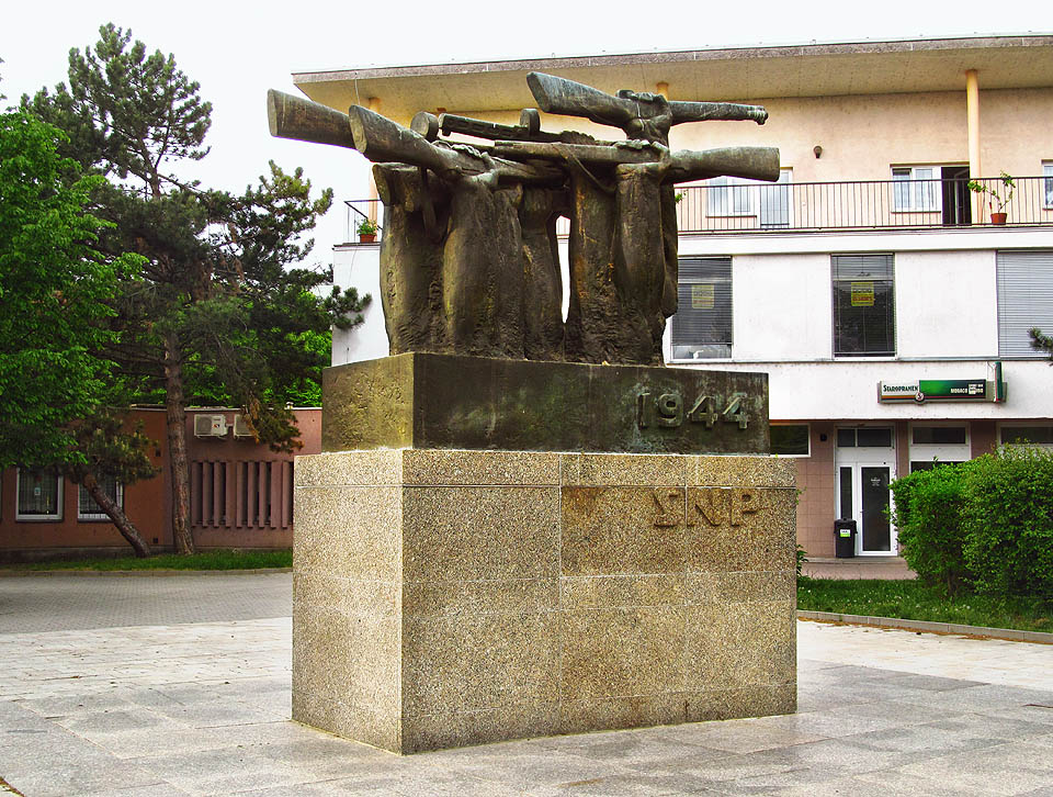 Pomník Slovenského národního povstání na náměstí Slovenského národního povstání v Brně. Pomník Slovenského národního povstání na náměstí Slovenského národního povstání v Brně.