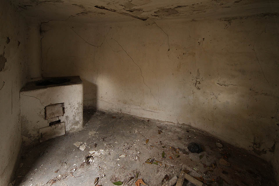 Trojúhelníková kůlnička ve dvoře ukrývá kotel na praní prádla. V takovém se ale také dalo hasit vápno, vařit marmeláda, případně i destilovat slivovice. Trojúhelníková kůlnička ve dvoře ukrývá kotel na praní prádla. V takovém se ale také dalo hasit vápno, vařit marmeláda, případně i destilovat slivovice.