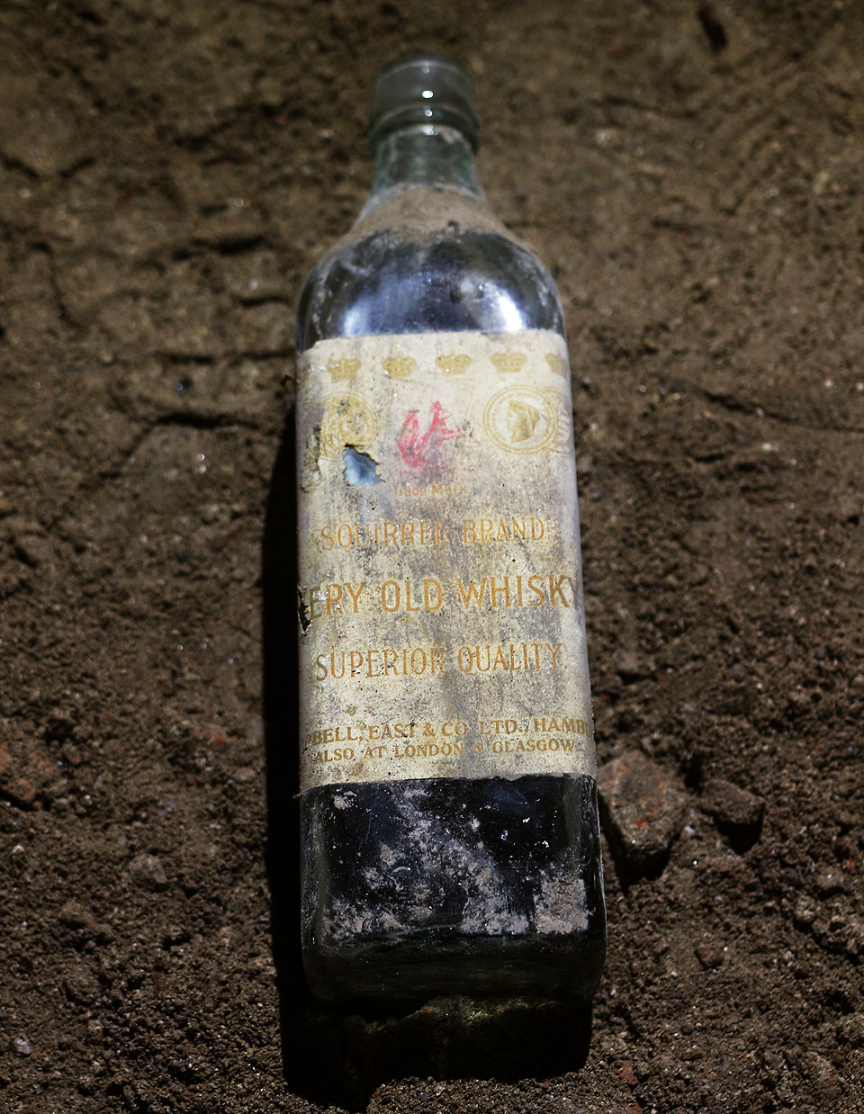 Very Old Whisky, Squirrel Brand. Zatímco vůči Čechům se nejen Fridriech Wannieck ale i brněnští Němci ostře vymezovali, skotská whisky jim zřejmě problém nečinila. Very Old Whisky, Squirrel Brand. Zatímco vůči Čechům se nejen Fridriech Wannieck ale i brněnští Němci ostře vymezovali, skotská whisky jim zřejmě problém nečinila.