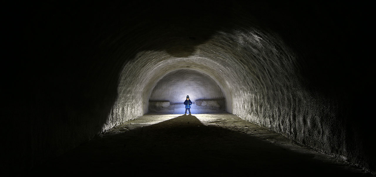 Po staletí lákají podzemní labyrinty na Hlinkách pátrače všech věků, aby odhalili jejich tajemství. Po staletí lákají podzemní labyrinty na Hlinkách pátrače všech věků, aby odhalili jejich tajemství.