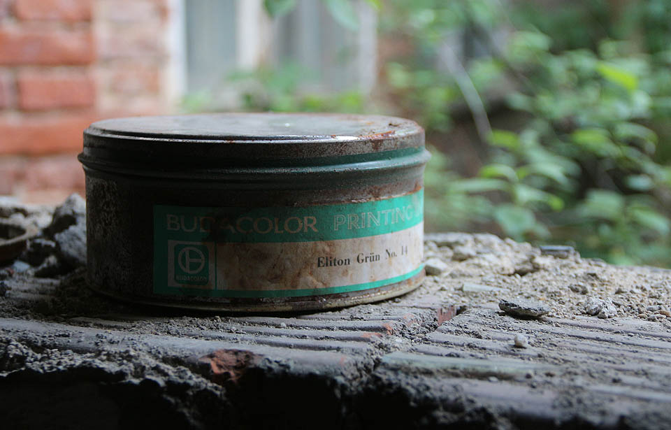 Budapešťská firma Budacolor byla založena již v roce 1906 a dodnes vyrábí tiskařské barvy. Třeba Eliton grün číslo 14. Budapešťská firma Budacolor byla založena již v roce 1906 a dodnes vyrábí tiskařské barvy. Třeba Eliton grün číslo 14.
