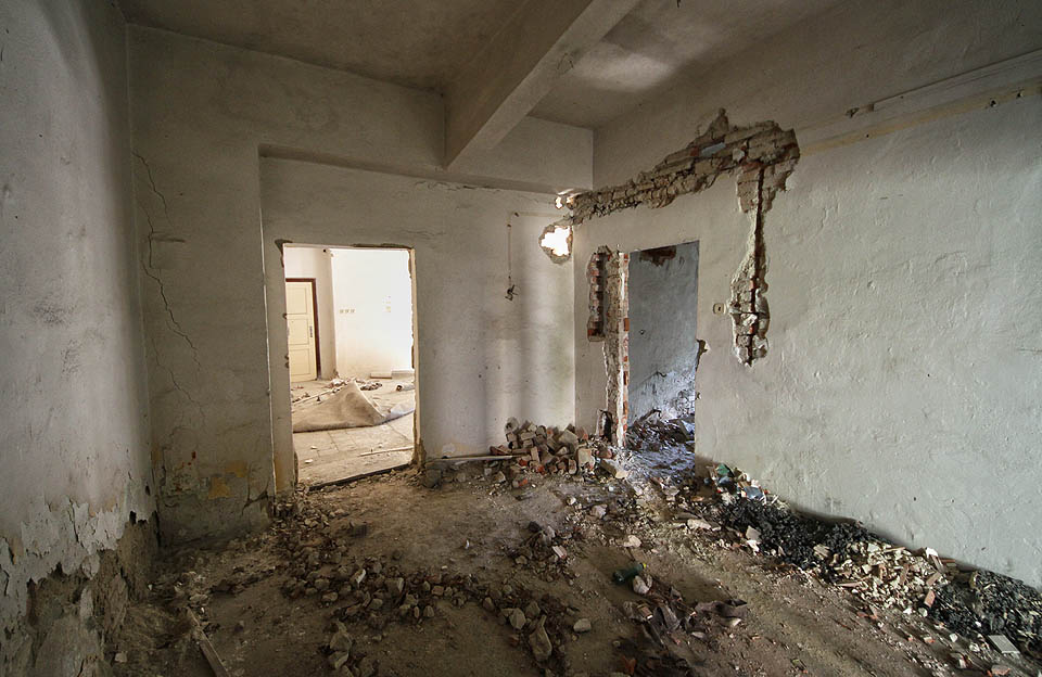 Někdy působí hra světel a stínů malebně, jindy už jen unaveně. Někdy působí hra světel a stínů malebně, jindy už jen unaveně.