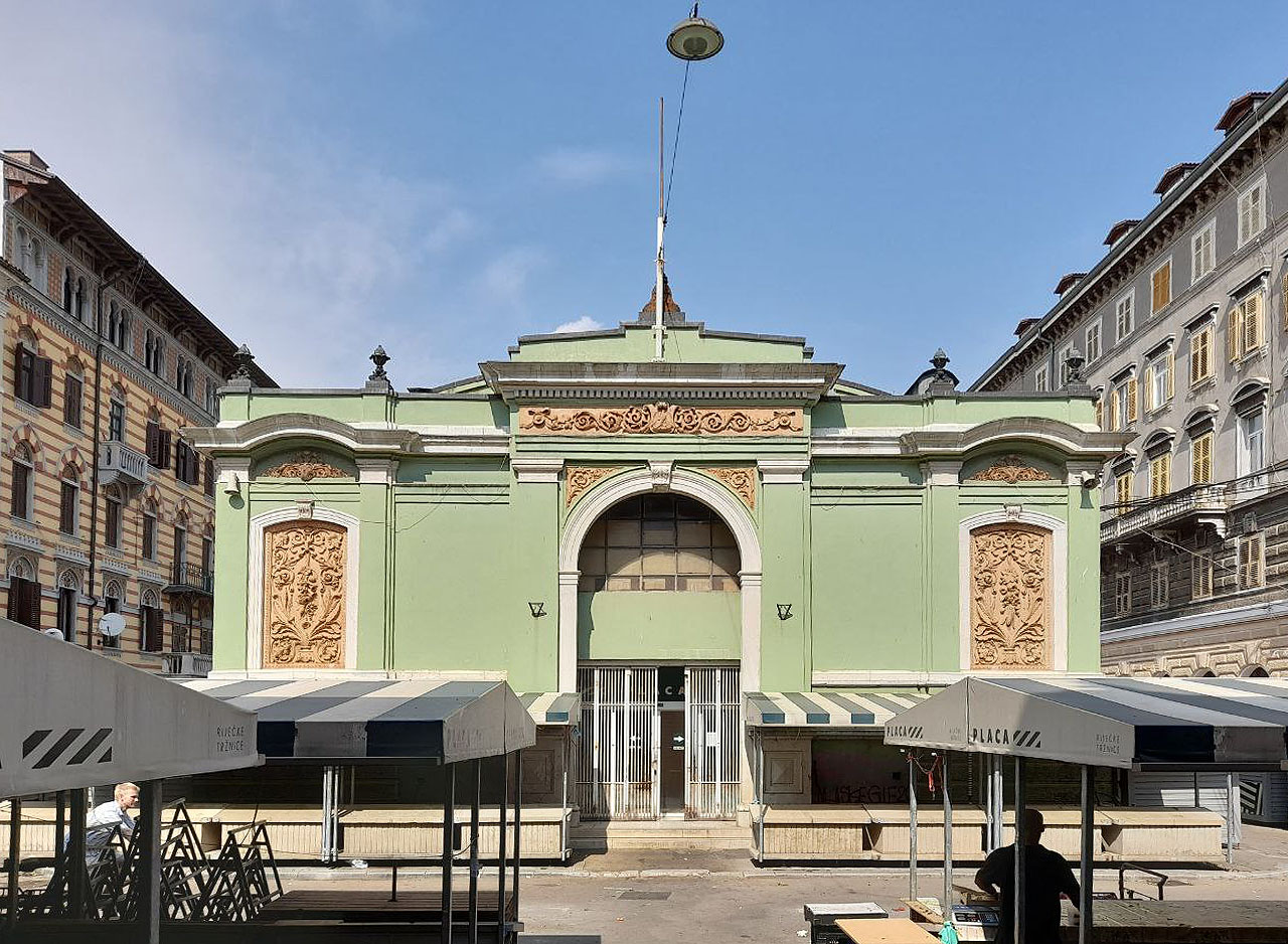 Na závěr nekolik fotek pro srovnání s o deset let staršími budovami tržnice v Rijece. Na závěr nekolik fotek pro srovnání s o deset let staršími budovami tržnice v Rijece.