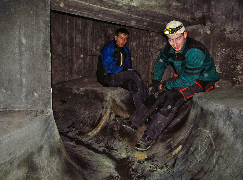 Fotka z dřívějších průzkumů podzemní části zaječího potoka. Ten křížil trasu tunelu v pravém úhlu, dnes je ale propojen svislou šachtou s Ponávkou. Fotka z dřívějších průzkumů podzemní části zaječího potoka. Ten křížil trasu tunelu v pravém úhlu, dnes je ale propojen svislou šachtou s Ponávkou.