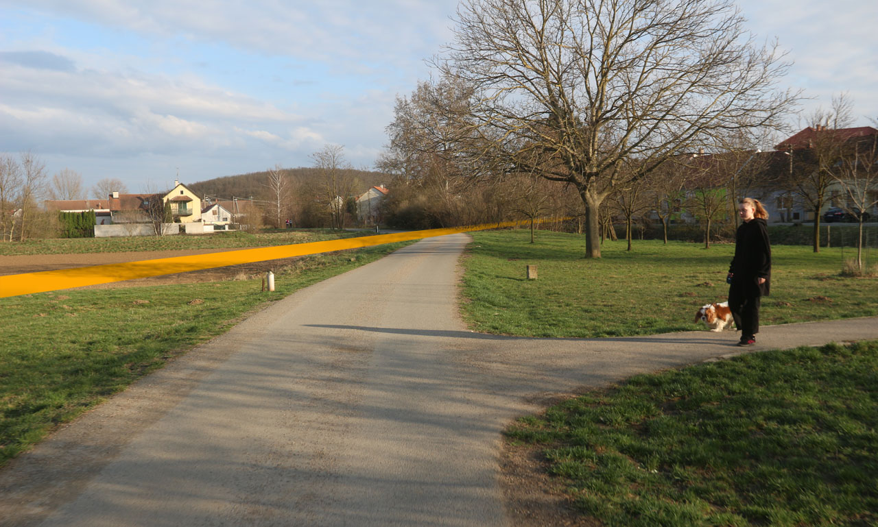 Takřka nikdo z obyvatel Želešic by dnes netipoval, že skrze park na ostrově mezi ulicemi Petra Bezruče a Sportovní kdysi projížděly těžce naložené parní vlaky. Dráhu zde nepřipomíná doslova nic. Takřka nikdo z obyvatel Želešic by dnes netipoval, že skrze park na ostrově mezi ulicemi Petra Bezruče a Sportovní kdysi projížděly těžce naložené parní vlaky. Dráhu zde nepřipomíná doslova nic.