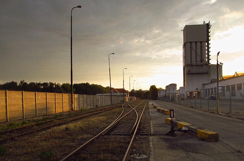 Ze stanice vychází jižním směrem podle trati Brno - Přerov (na fotografii vpravo).