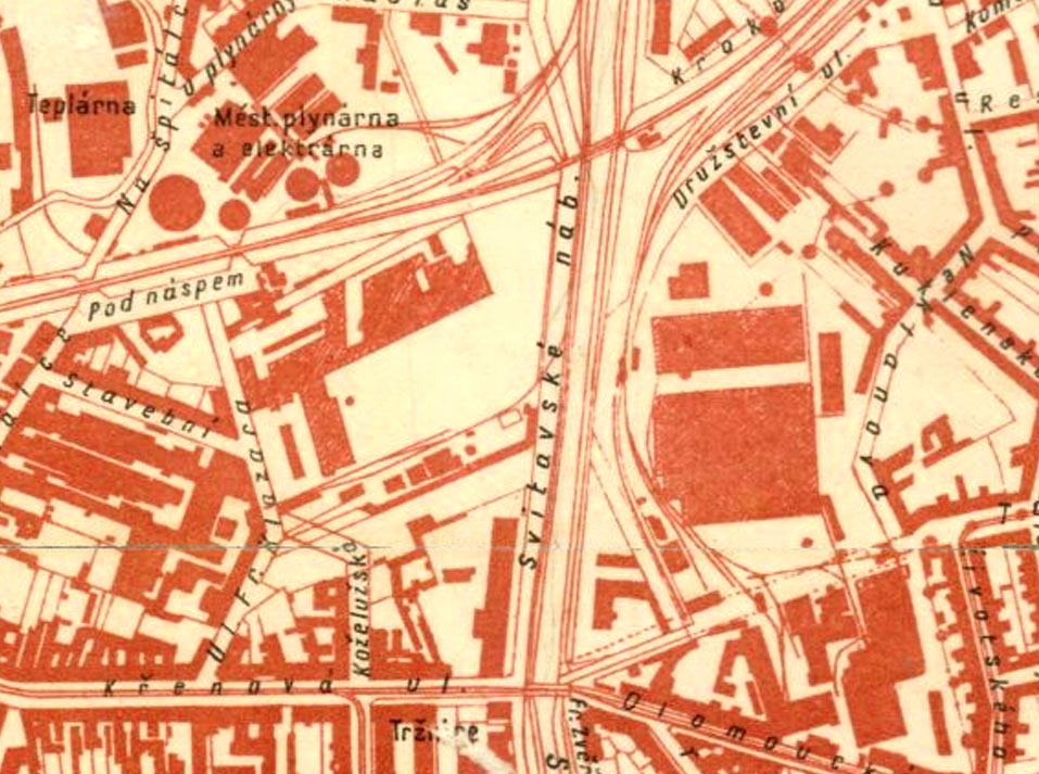 V roce 1937 se vlečka již větví a končí až na kraji ulice Františka Klazara. Tu na dnešní mapě Brna nenajdeme, o pár let později ji pohltila továrna. Za povšimnutí stojí též tramvajová trať na jatka a zaniklá vlečka do plynárny. V roce 1937 se vlečka již větví a končí až na kraji ulice Františka Klazara. Tu na dnešní mapě Brna nenajdeme, o pár let později ji pohltila továrna. Za povšimnutí stojí též tramvajová trať na jatka a zaniklá vlečka do plynárny.