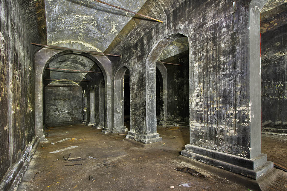 Nejhezčí stavby jsou ty, které nikdo nestavěl pro obdiv tisíců očí a přesto do nich vetknul přirozenou, technickou krásu. Čistota užité a precizní architektury. Nejhezčí stavby jsou ty, které nikdo nestavěl pro obdiv tisíců očí a přesto do nich vetknul přirozenou, technickou krásu. Čistota užité a precizní architektury.