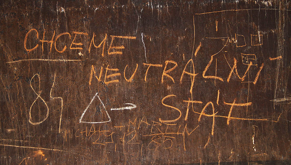 1984: Chceme neutrální stát. No dobrá - k ušlechtilému požadavku se přidáváme. 1984: Chceme neutrální stát. No dobrá - k ušlechtilému požadavku se přidáváme.