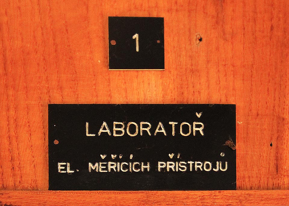 V montované budově 3 se nacházely také laboratoře. V montované budově 3 se nacházely také laboratoře.