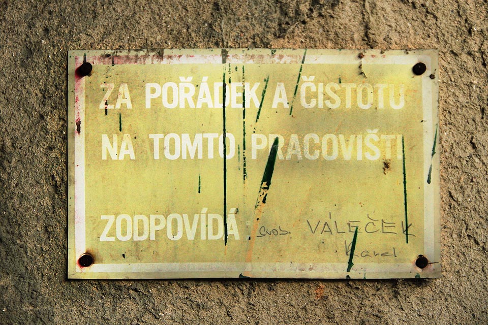 Hledá se svobodník Váleček Karel. Má tu nějakou rozdělanou práci! Svobodník Váleček se již našel (viz komentáře pod článkem) a od jara 2016 za něj pořádek dělají dobrovolníci z Masarykovy čtvrti. Hledá se svobodník Váleček Karel. Má tu nějakou rozdělanou práci! Svobodník Váleček se již našel (viz komentáře pod článkem) a od jara 2016 za něj pořádek dělají dobrovolníci z Masarykovy čtvrti.
